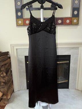 NWT House of Harlow 1960 Black Satin & Sequins Midi Dress